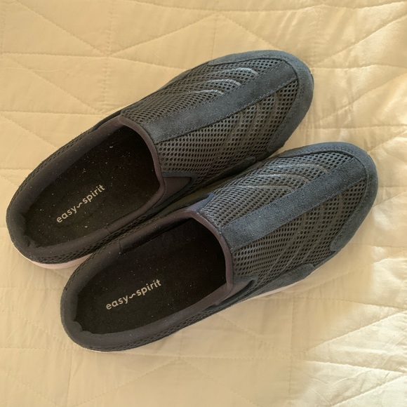 Easy Spirit Travel Time Clogs in Navy, size 9 Women - Picture 2 of 5